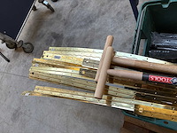 Krat diverse piano scharnieren, railgeleiders etc - afbeelding 4 van  4