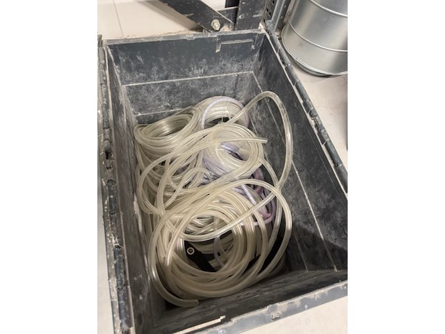 Krat doorzichtige slangen - afbeelding 5 van  5