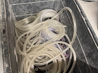 Krat doorzichtige slangen - afbeelding 5 van  5