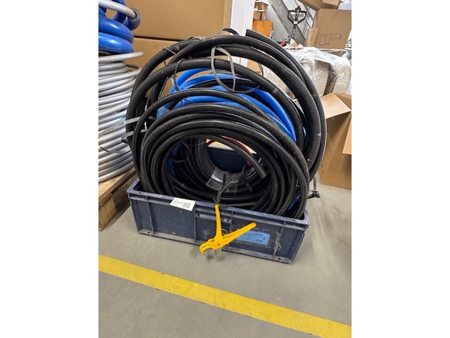 Krat flexibele buis met knipschaar - afbeelding 1 van  3