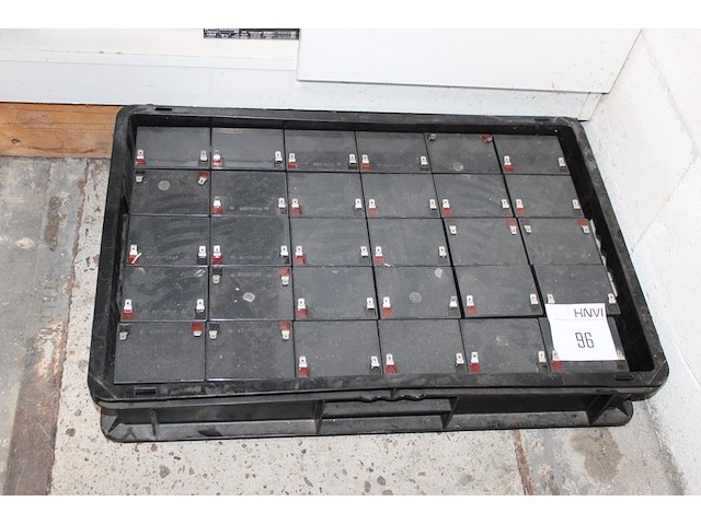 Krat met accu's bb type hr5.5-12, totaal 30 stuks. - afbeelding 1 van  4