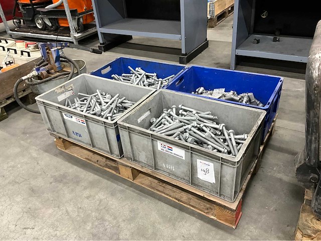 Krat met bevestigingsmateriaal (4x) - afbeelding 1 van  10