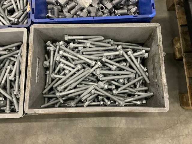 Krat met bevestigingsmateriaal (4x) - afbeelding 3 van  7