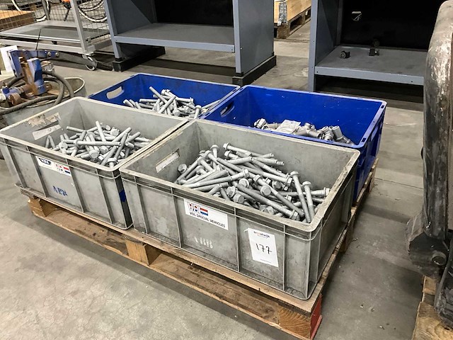 Krat met bevestigingsmateriaal (4x) - afbeelding 1 van  10