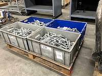 Krat met bevestigingsmateriaal (4x) - afbeelding 1 van  10