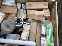 Krat met diverse filters overige machine toebehoren - afbeelding 3 van  11