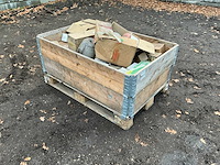 Krat met diverse filters overige machine toebehoren - afbeelding 4 van  11