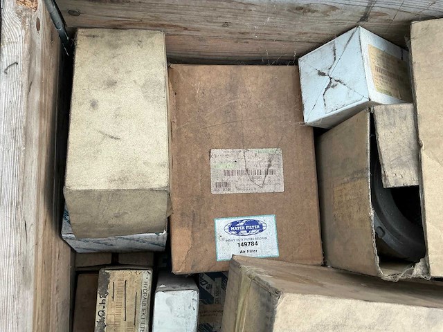 Krat met diverse filters overige machine toebehoren - afbeelding 10 van  11