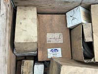 Krat met diverse filters overige machine toebehoren - afbeelding 10 van  11