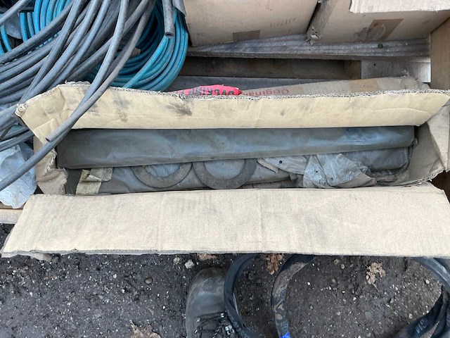 Krat met diverse leidingen en stekkers overige gereedschappen - afbeelding 3 van  19