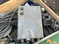 Krat met diverse leidingen en stekkers overige gereedschappen - afbeelding 6 van  19