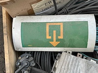 Krat met diverse leidingen en stekkers overige gereedschappen - afbeelding 7 van  19