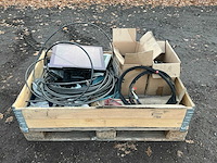 Krat met diverse leidingen en stekkers overige gereedschappen - afbeelding 12 van  19