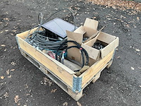 Krat met diverse leidingen en stekkers overige gereedschappen - afbeelding 13 van  19