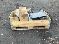 Krat met diverse leidingen en stekkers overige gereedschappen - afbeelding 16 van  19