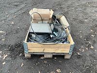 Krat met diverse leidingen en stekkers overige gereedschappen - afbeelding 18 van  19