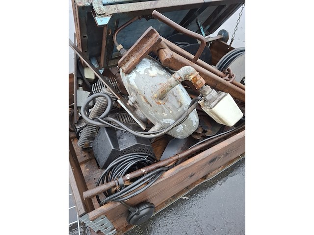 Krat met diversen o.a. hydro motor - afbeelding 10 van  10