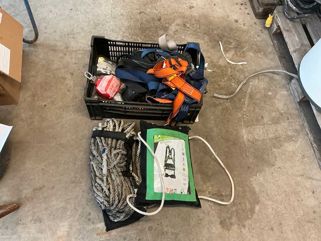 Krat met val beveiliging - afbeelding 1 van  2