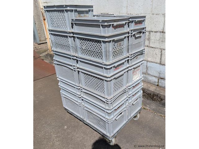 Kratten - 28 stuks op onderwagen - afbeelding 2 van  3
