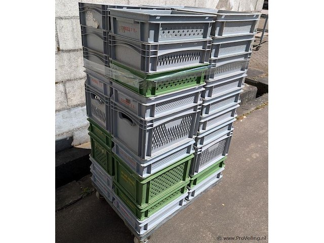 Kratten - 38 stuks op onderwagen - afbeelding 1 van  3