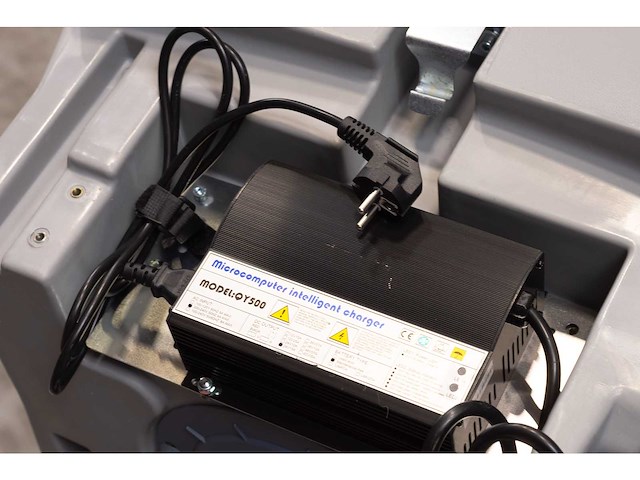 Kremer - 2025 - kr-fr70 - industriële zit schrobzuigmachine - afbeelding 4 van  8