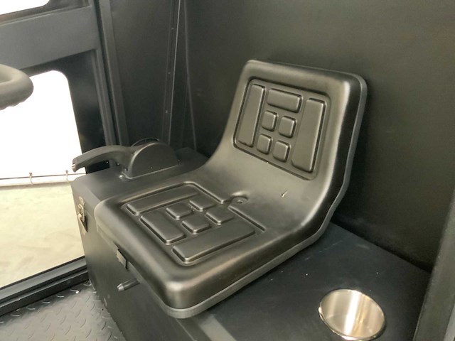 Kremer - 2025 - krs100 - straatveegmachine - afbeelding 6 van  25