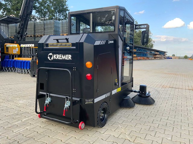 Kremer - 2025 - krs100 - straatveegmachine - afbeelding 2 van  4
