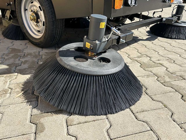 Kremer - 2025 - krs500 - parkeerplaats veegmachine - afbeelding 6 van  36