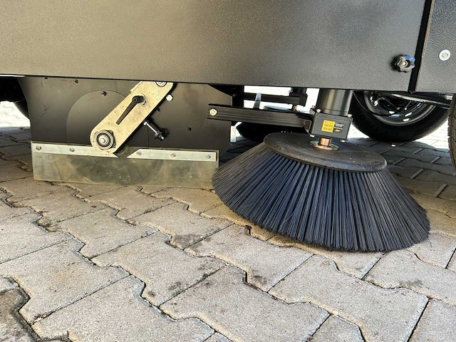 Kremer - 2025 - krs500 - parkeerplaats veegmachine - afbeelding 7 van  32