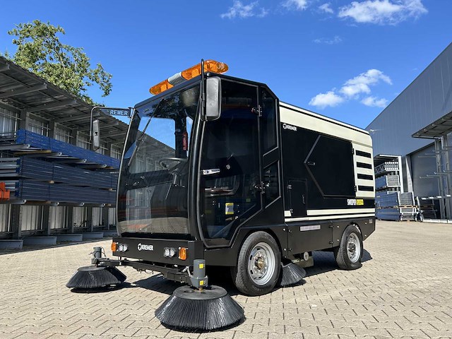 Kremer - 2025 - krs500 - parkeerplaats veegmachine - afbeelding 4 van  36