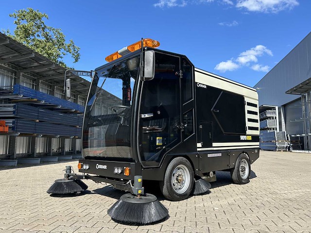 Kremer - 2025 - krs500 - parkeerplaats veegmachine - afbeelding 1 van  4