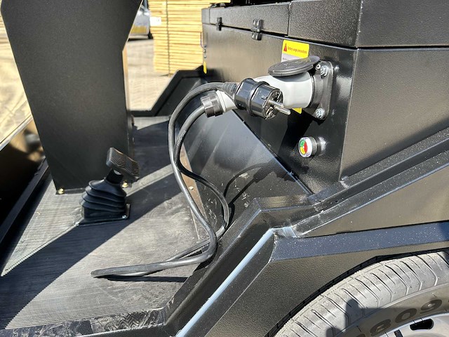 Kremer - 2025 - krs500 - parkeerplaats veegmachine - afbeelding 12 van  36