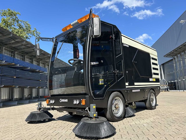 Kremer - 2025 - krs500 - parkeerplaats veegmachine - afbeelding 4 van  9