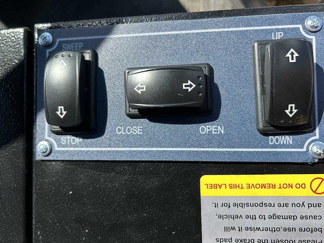 Kremer - 2025 - krs500 - parkeerplaats veegmachine - afbeelding 17 van  36