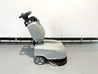 Kremer - 2026 - krm30 - zelfrijdende veegmachine - afbeelding 11 van  13