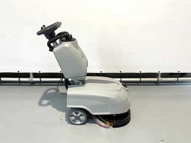 Kremer - 2026 - krm30 - zelfrijdende veegmachine - afbeelding 11 van  13