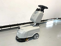 Kremer - 2026 - krm30 - zelfrijdende veegmachine - afbeelding 1 van  4