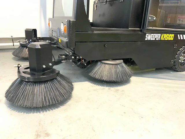Kremer krs100 - zelfrijdende veegmachine met cabine - werkbreedte 190 cm - waternevel sproeisysteem - afbeelding 15 van  24