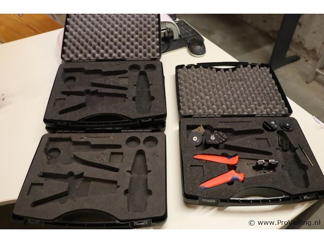Krimptang in koffer & lege koffers (2 stuks) - afbeelding 1 van  8