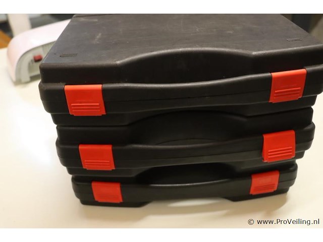 Krimptang in koffer & lege koffers (2 stuks) - afbeelding 8 van  8