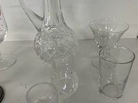 Kristallen karaf / schenkkan met stop: oranje-nassau herdenkingsglas:glazen vaasje / bokaal op metalen voet: - afbeelding 8 van  9