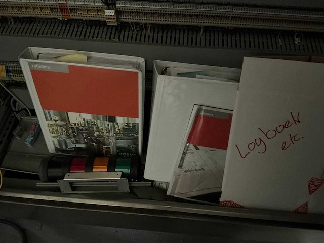 Krones/stork/zalkin/kosme flessen spoel/vul/etiketteerlijn (7000 fles/uur)met onderdelen - afbeelding 54 van  99