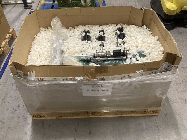 Krones/stork/zalkin/kosme flessen spoel/vul/etiketteerlijn (7000 fles/uur)met onderdelen - afbeelding 57 van  99