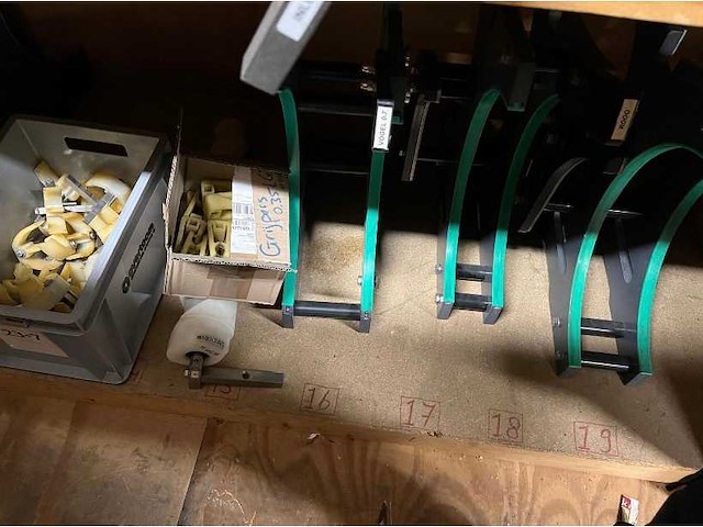 Krones/stork/zalkin/kosme flessen spoel/vul/etiketteerlijn (7000 fles/uur)met onderdelen - afbeelding 12 van  99