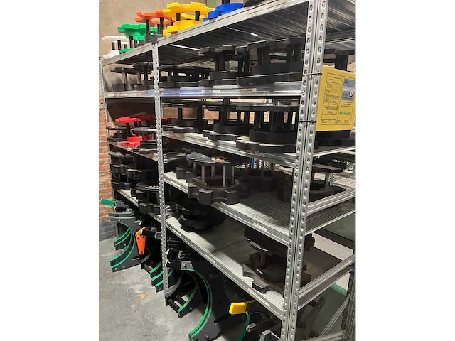 Krones/stork/zalkin/kosme flessen spoel/vul/etiketteerlijn (7000 fles/uur)met onderdelen - afbeelding 77 van  99