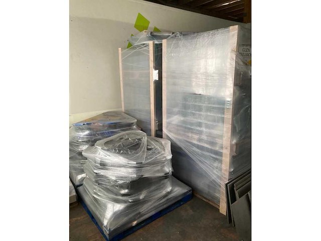 Krones/stork/zalkin/kosme flessen spoel/vul/etiketteerlijn (7000 fles/uur)met onderdelen - afbeelding 71 van  99