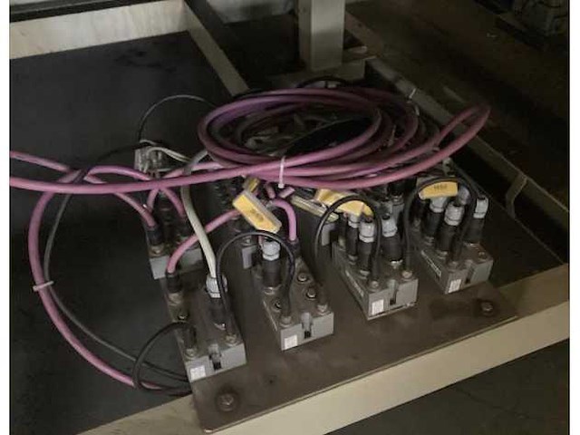 Krones/stork/zalkin/kosme flessen spoel/vul/etiketteerlijn (7000 fles/uur)met onderdelen - afbeelding 72 van  99