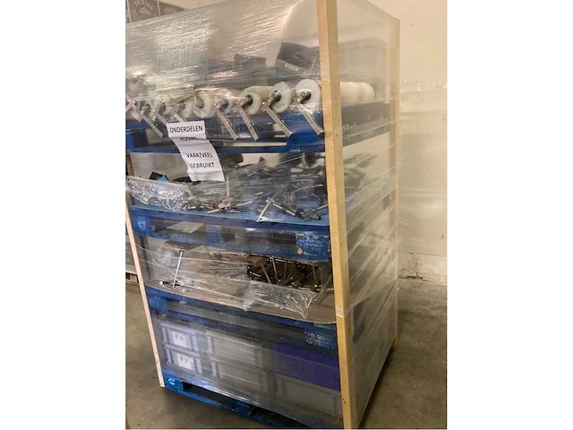 Krones/stork/zalkin/kosme flessen spoel/vul/etiketteerlijn (7000 fles/uur)met onderdelen - afbeelding 73 van  99