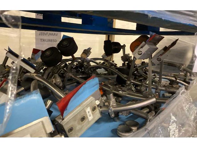 Krones/stork/zalkin/kosme flessen spoel/vul/etiketteerlijn (7000 fles/uur)met onderdelen - afbeelding 20 van  99