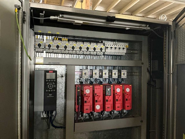 Krones/stork/zalkin/kosme flessen spoel/vul/etiketteerlijn (7000 fles/uur)met onderdelen - afbeelding 31 van  99